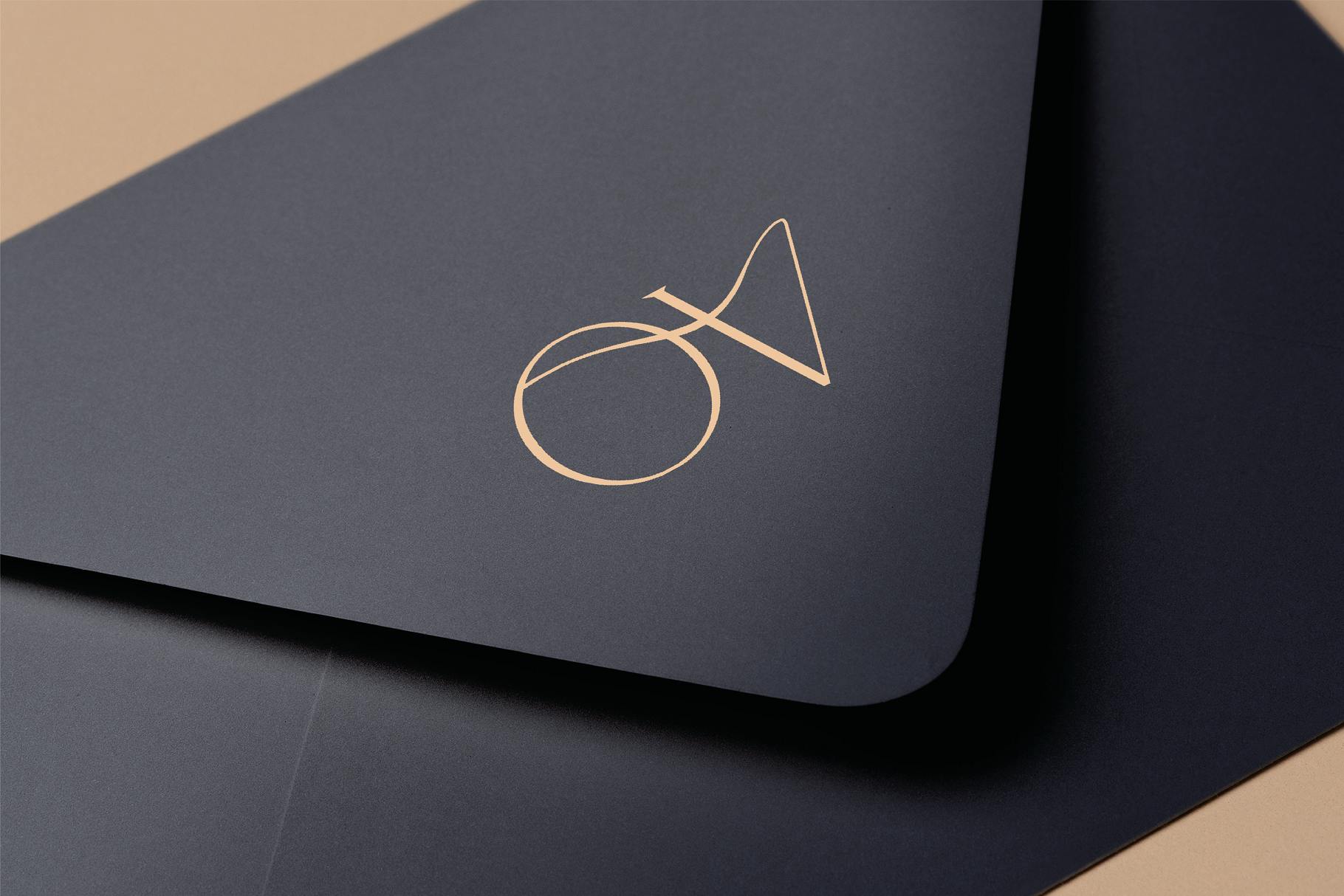 Pandyra Delicate Luxury Serif